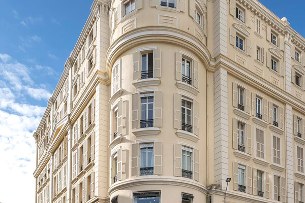 CARRE D'OR FONDS DE COMMERCE EN PLEIN CENTRE DU CARRÉ D'OR