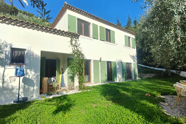 TRES BELLE VILLA RENOVEE AVEC PISCINE CHAUFFEE