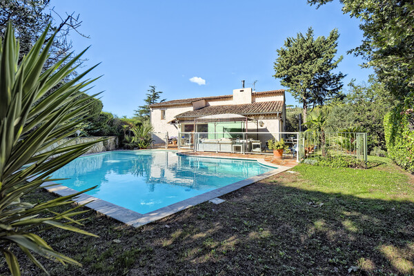 MOUGINS - BELLE VILLA PROVENCALE