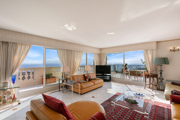 Penthouse unique aux abords de Monaco – Vue mer, calme et luxe