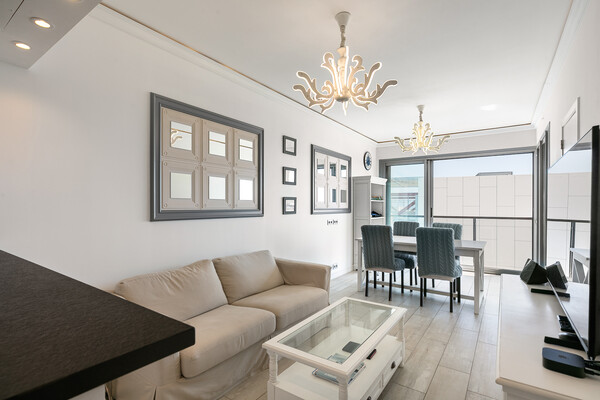 Charming 2-room apartment converted into a 3-room - Apartment with Terrace – Prestigious Residence