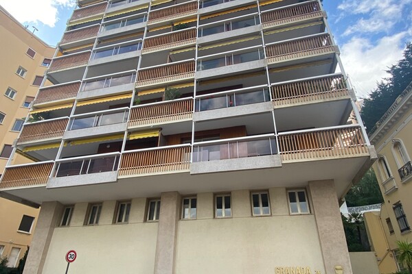 GRANADA - MONOLOCALE COMPLETAMENTE RISTRUTTURATO