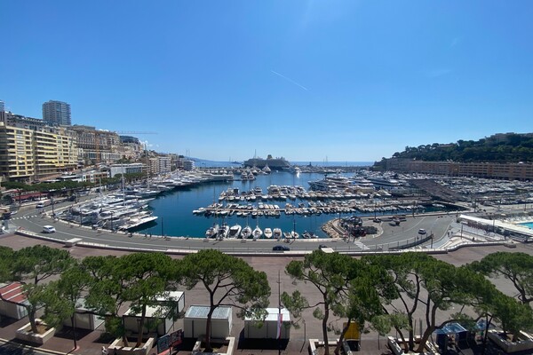 ATTICO SULLA PARTENZA DEL GRAN PREMIO