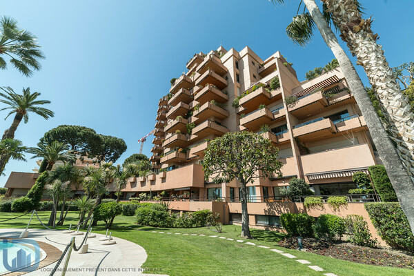 2 ROOMS - TERRACES OF THE PARC SAINT ROMAN