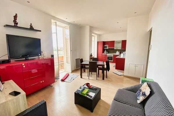 Beau 3 pièces avec grande terrasse vue mer et ville