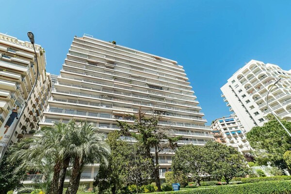 Parking Sale - La Rousse/ Saint Roman