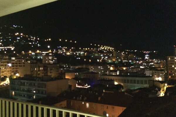 Four-room apartment in excellent condition and elegantly furnished, with sea view