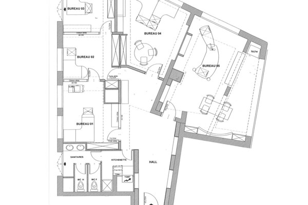 BOULEVARD D'ITALIE: grand bureau meublé de 5 pièces en vente