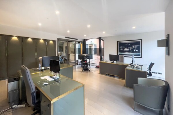 Under contract -LE TITIEN - MAGNIFICENT RENOVATED OFFICE