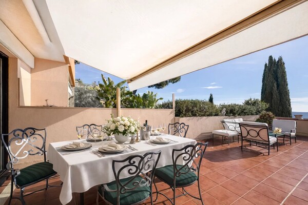 Cap d'Ail  –  Luxury Residence  –  3 Bedroom Duplex Apartment