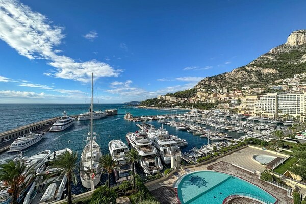 LEONARDO PALACE - ETAGE COMPLET