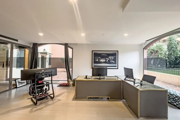 LE TITIEN - MAGNIFICENT RENOVATED OFFICE