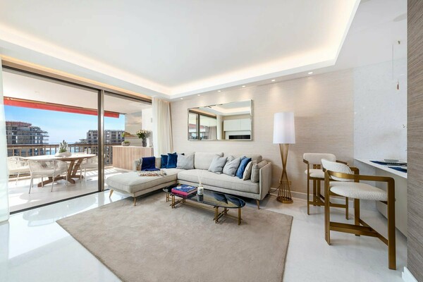 Exclusivité - MIRABEAU - LUXUEUX 2 PIECES MEUBLE