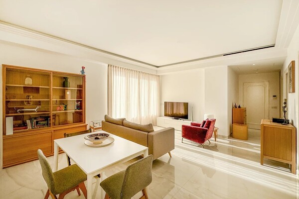 BERMUDA - BEAUTIFUL BRIGHT 2 BEDROOM APARTMENT WITH PARKING