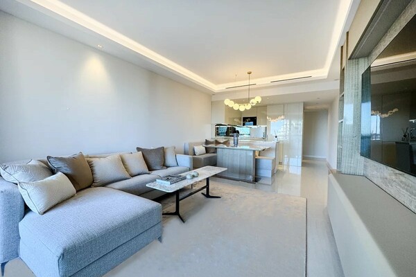 Incarico esclusivo – Appartamento di lusso ristrutturato con cura e vista mareck