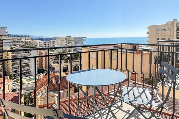 Luxueux 2 pièces meublé avec vue sur la mer