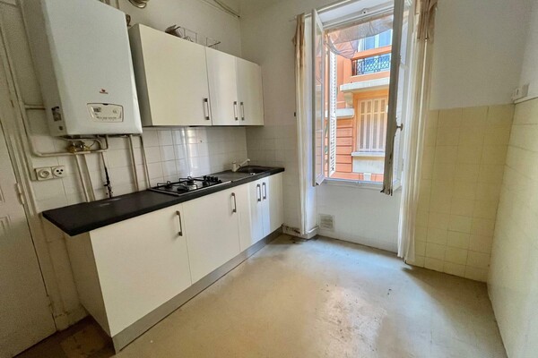 Bd de Belgique / Villa Yéyé / Appartement de 2 pièces à rénover