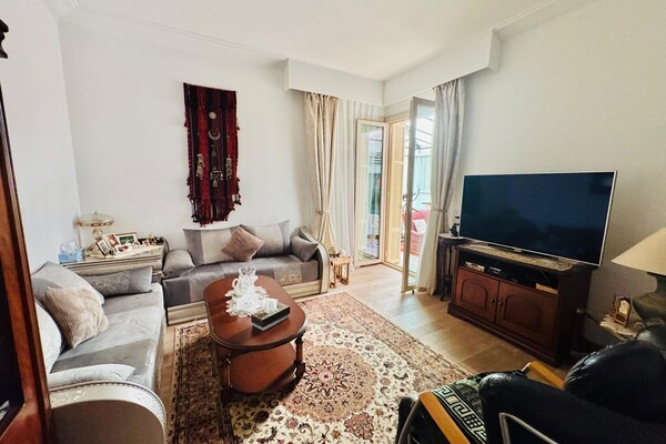 Rara opportunità – Appartamento di 3 locali con giardino e veranda