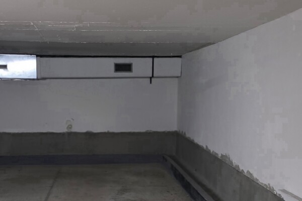 RARE - BEL EMPLACEMENT DE PARKING AU RIVIERA PALACE