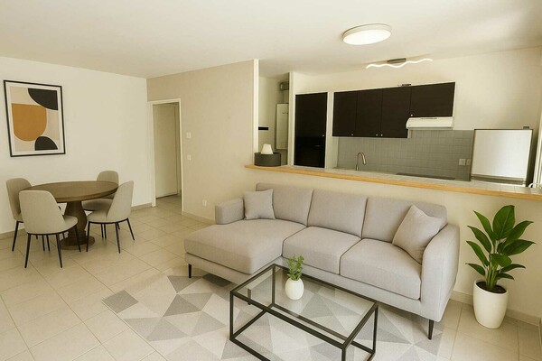 AGREABLE 2 PIECES DANS RESIDENCE AVEC PISCINE