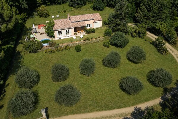 Exclusivité – propriété à fort potentiel  à pied du village