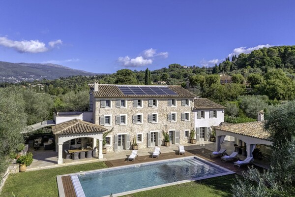 Mouans-Sartoux – Mas en pierre du XIXᵉ siècle, élégance provença