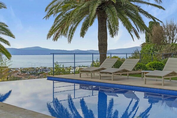 Character house with panoramic sea view, walking distance to the