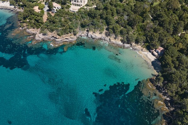 Rayol-Canadel-sur-Mer à deux pas de la plage, au calme, avec vue