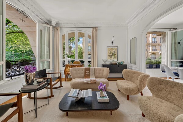 Exceptional address-family apartment Paris 7
