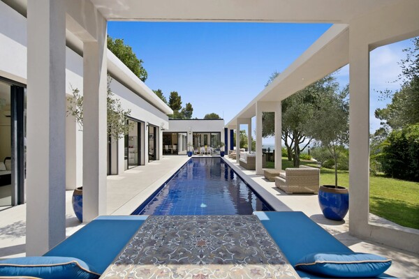 Unique Villa with Exceptional Panoramic Views