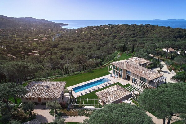 Exceptional newly built  property - 3 hectares - Sea view