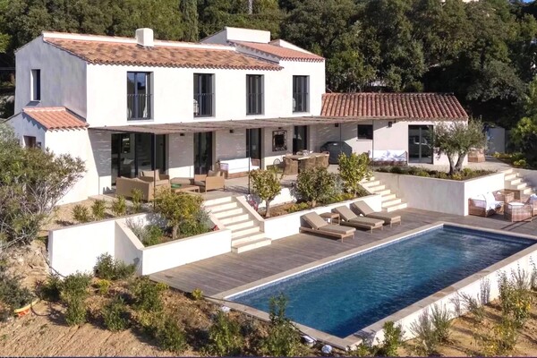Emplacement recherché de Cavalaire-sur-Mer - Villa rénovée à neu