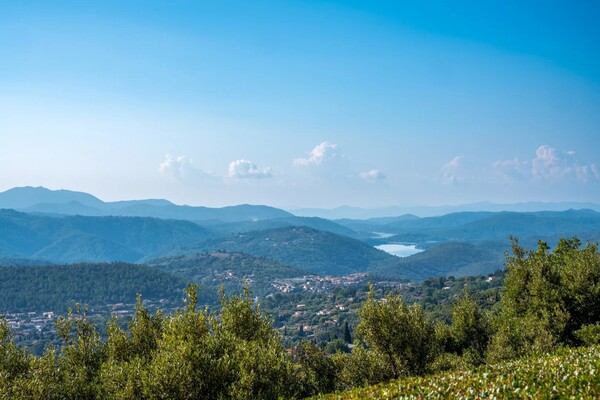 Villa provençale avec vue panoramique à couper le souffle – Spér