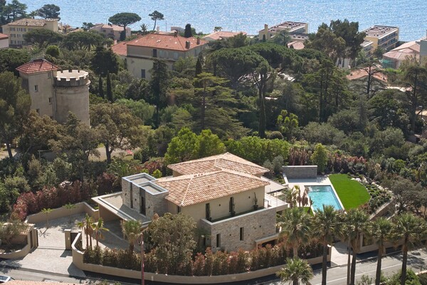 Villa neuve avec vue mer à pied du centre-ville