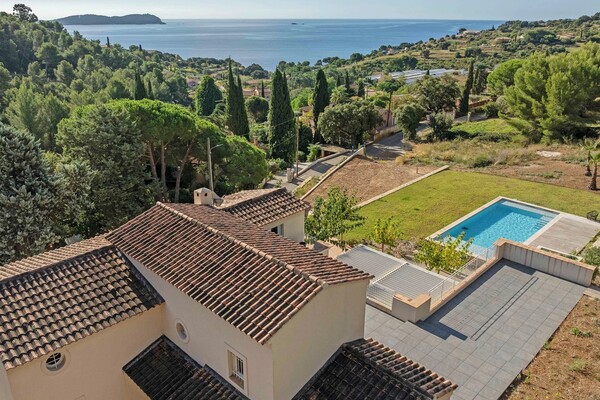 Contemporary Provençal Gem Between Sea and Nature