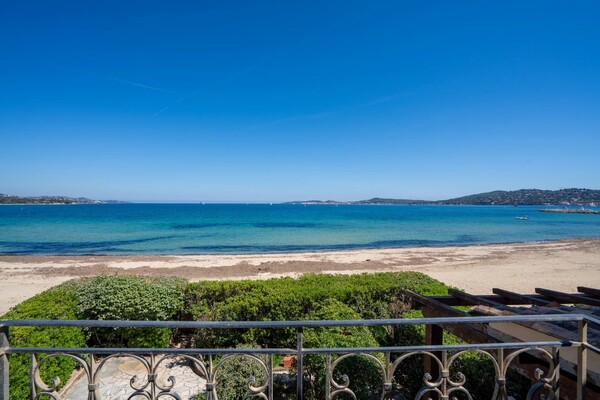 Port Grimaud – Waterfront Property to Renovate, Rare Location