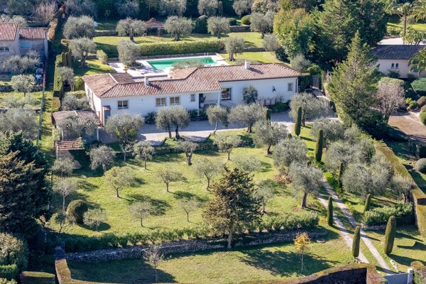 Villa de plain pied joliment rénovée