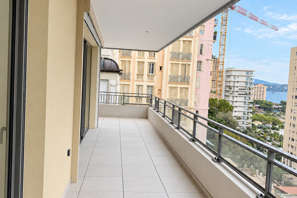 Villa Ariane – Elegante trilocale nuovo con terrazza e vista mare