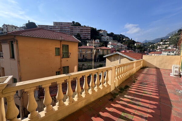 MENTON | GRAND APPARTEMENT DE 3 PIÈCES PROCHE DU CENTRE