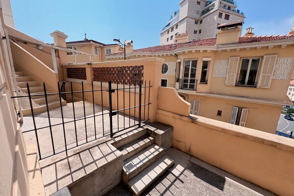 MONTE CARLO | VILLA HOLLANDIA | 2 CAMERE IN ZONA TRANQUILLA