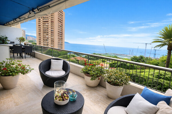 Trocadéro – Grand 2/3 pièces rénové avec vue mer, résidence avec concierge