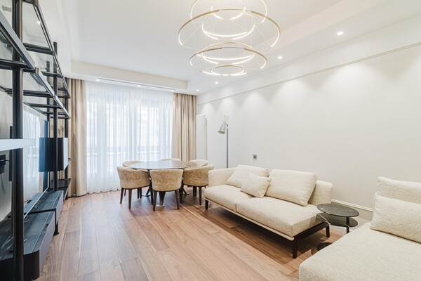 Elegante trilocale sul Boulevard d'Italie