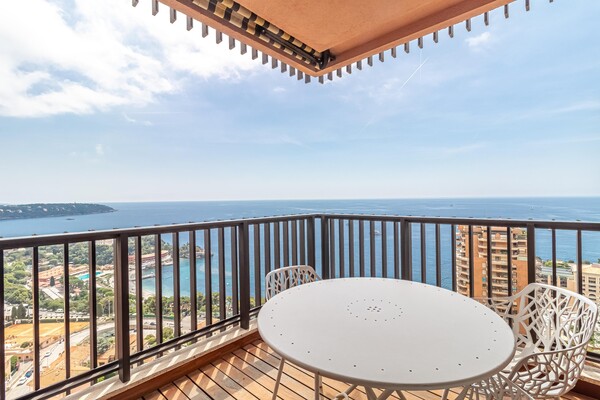 Spazioso appartamento con una stupenda vista mare