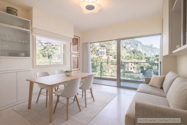 Deux pièces vue dégagée sur la ville et montagne