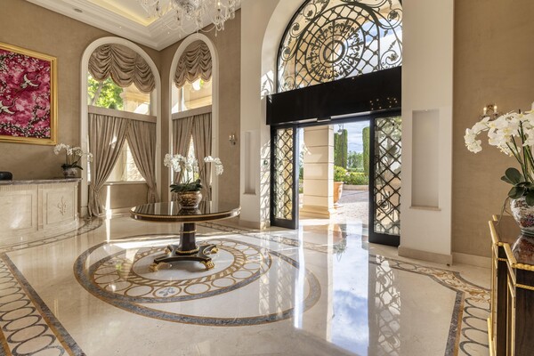Spectacular 4/5-bedroom home | Luxurious, exclusive residence | 360 degree views