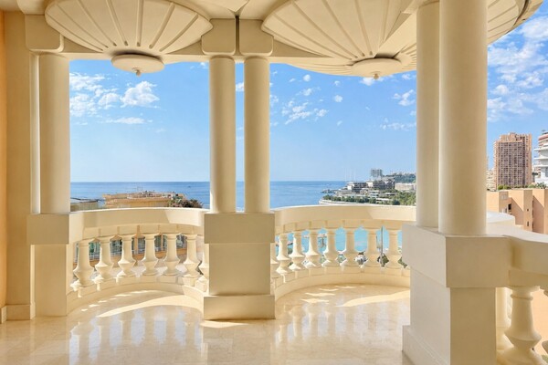 Luxurious 4-bedroom apartment | Close to the beaches and ISM School | Sea view