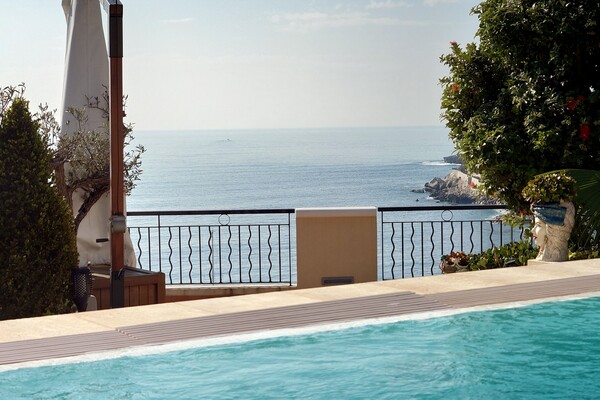 Exceptional apartment with private pool