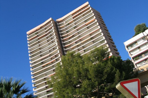 Très rare grande cave