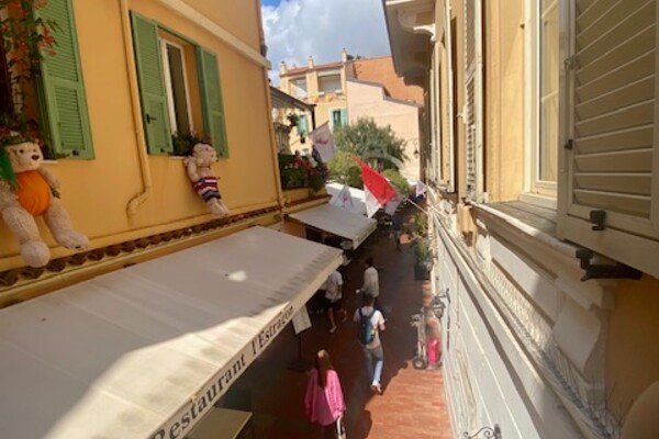 GRAZIOSO APPARTAMENTO NEL PITTORESCO QUARTIERE DEL ROCHER