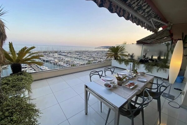MENTON GARAVAN – Superbe 3 pièces en dernier étage avec rooftop 